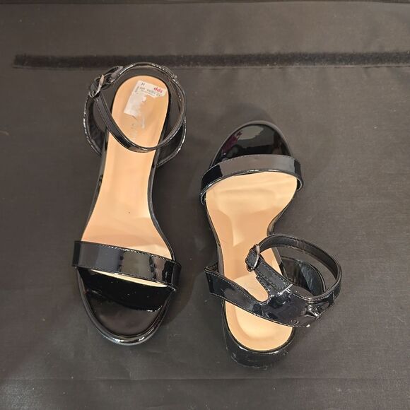 BRAND NEW FOREVER ALMOND TOE LOW BLOCK-HEEL SANDAL - Picture 4 of 16